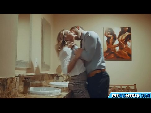❤️ Nalika pirang semok seduces sampeyan ing toilet umum ❌ Saru dubur ing pornojv.analpics.ru ❌❤